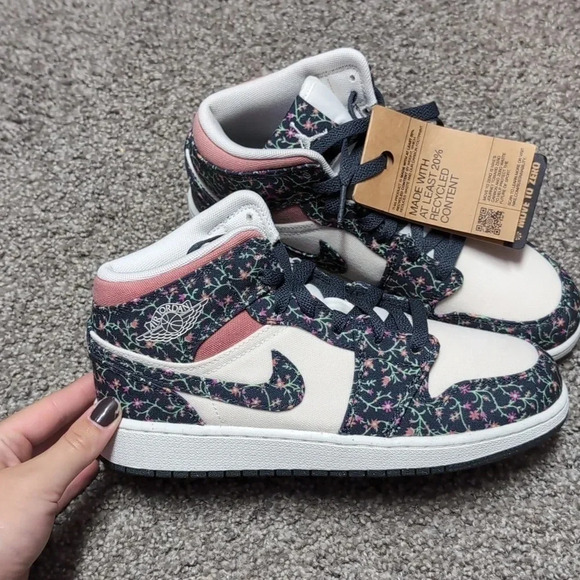 Jordan Other - Air Jordan 1 Mid